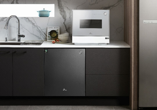 '이모님 가전'으로 불리는 세컨가전이 가전 트렌드를 이끌고 있다. <SK매직 제공>